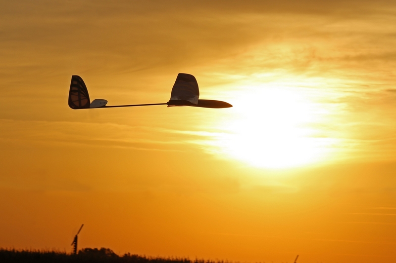 CX-RES - AviationToys sur soleil couchant