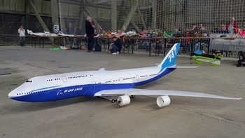 Boieng 747 sur son chariot