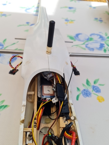 Emetteur install&eacute; dans le fuselage