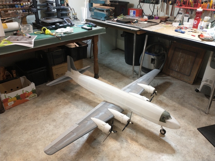 DC-6 con&ccedil;u par Troy Mc. Millan