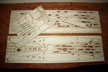 Pi&egrave;ces en contre-plaqu&eacute; pour le fuselage