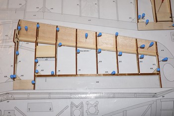 Panneau externe en cours d'assemblage