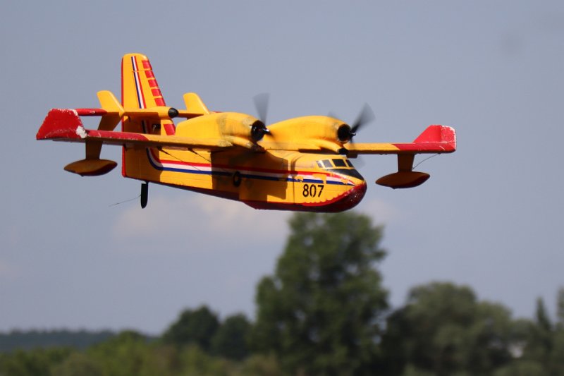 canadair_3.jpg