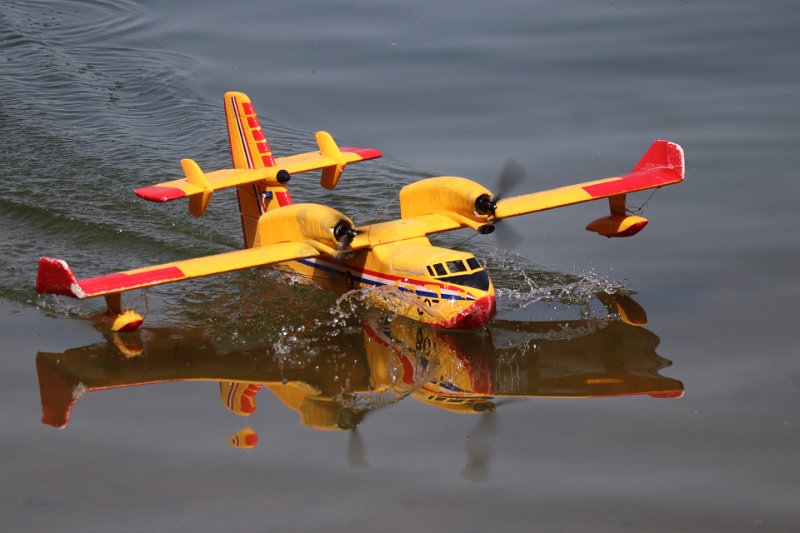 canadair_4.jpg