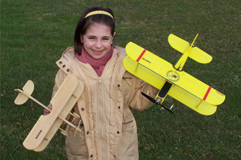 Manon Cepeda et ses avions