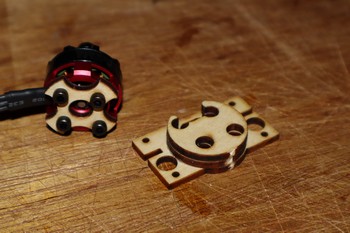 Moteur vissé