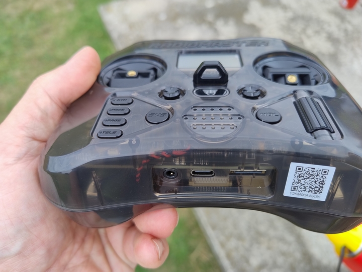 Prise casque, USB-C et carte SD