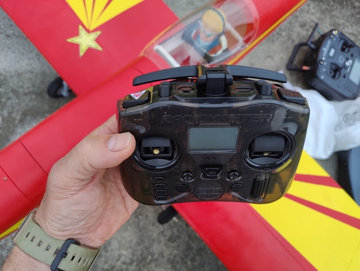 Poussoir de sécurité moteur, prise d’écolage et port USB