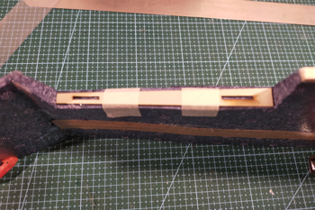 Renforts de placement des charnières. 