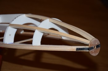 Cloison avant et renfort en mêche carbone