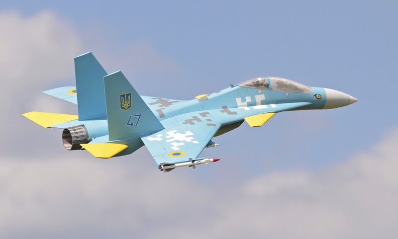 Quelles lignes, ce Su-40... fictif !