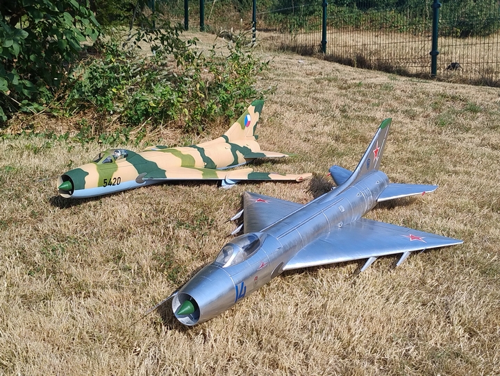 Les deux prototypes c&ocirc;te &agrave; c&ocirc;te