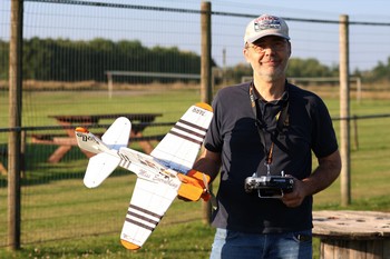 Manu et son Texan Cartoon Warbird