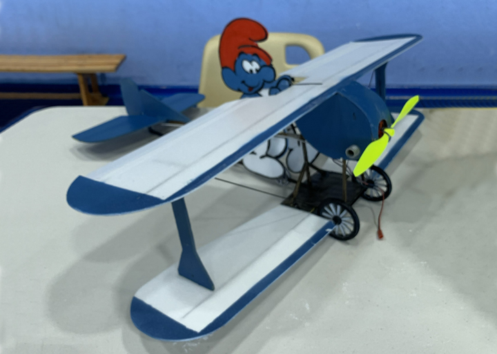 Avion Schtroumpf pédaleur