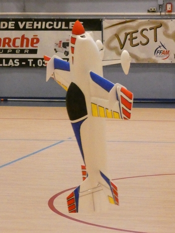 Extra pendu à l'hélice